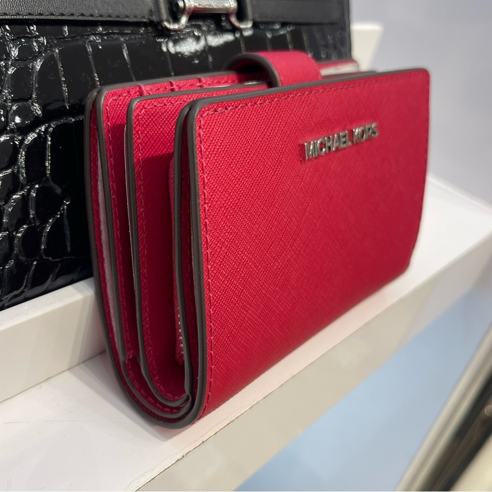 MICHAEL KORS Medium Saffiano Leather Bifold ZP CN Wallet
COLOR DK RASPBERRY
NWT - Picture 4 of 16